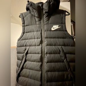 Nike men’s vest. Literally like new, bought for son and he’s “not a vest guy”.